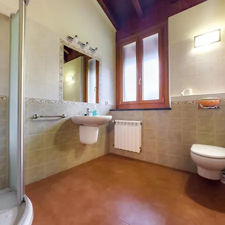 Chalet Amplia En Entorno Natural