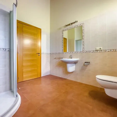 Amplia En Entorno Natural Chalet *