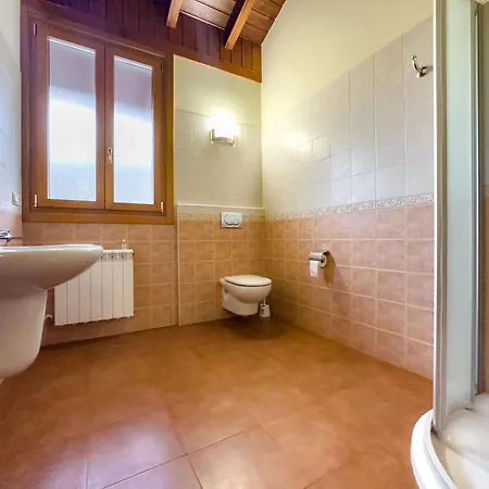 Amplia En Entorno Natural Chalet