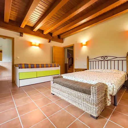 Chalet Amplia En Entorno Natural