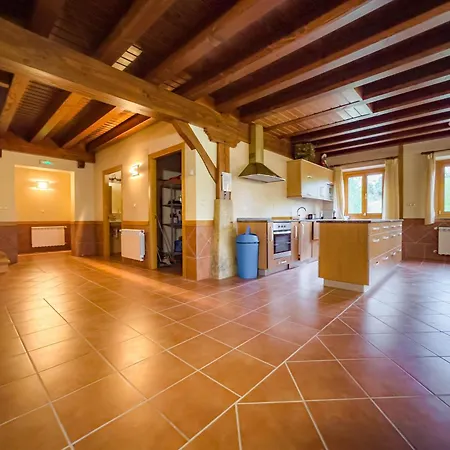 Amplia En Entorno Natural Chalet *